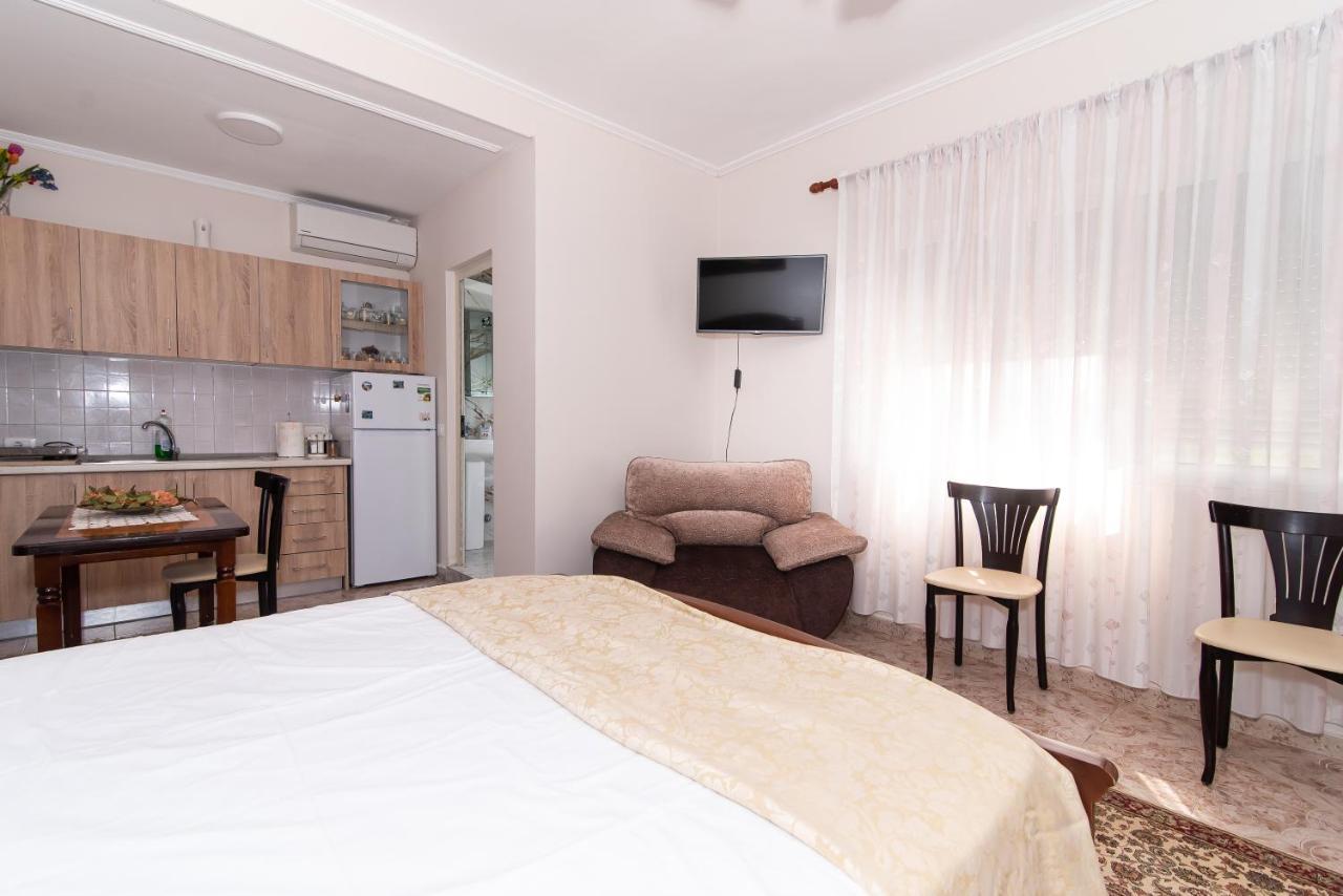 Erla'S Apartment Tiranë Eksteriør bilde